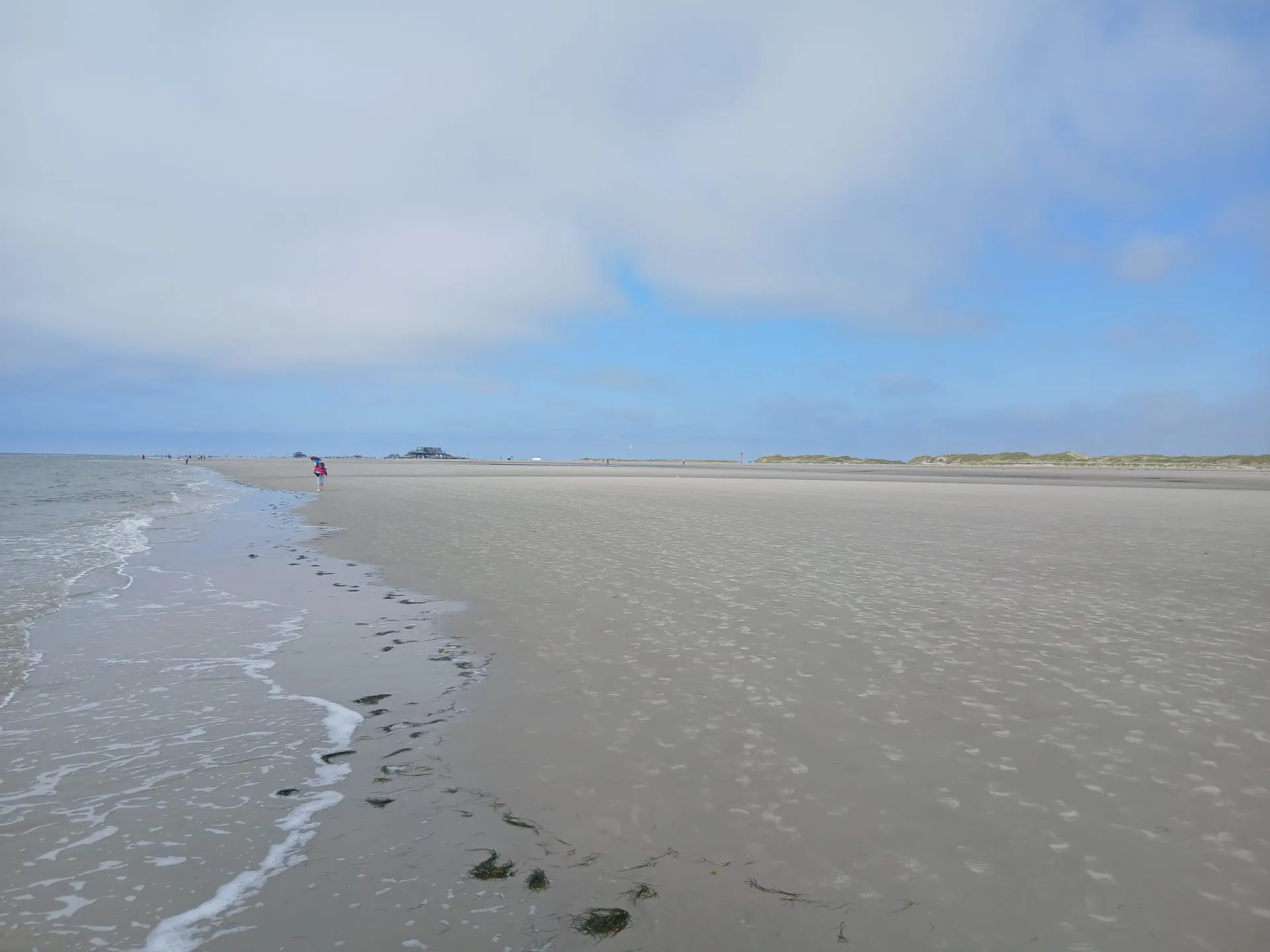 Der breite Sandstrand
